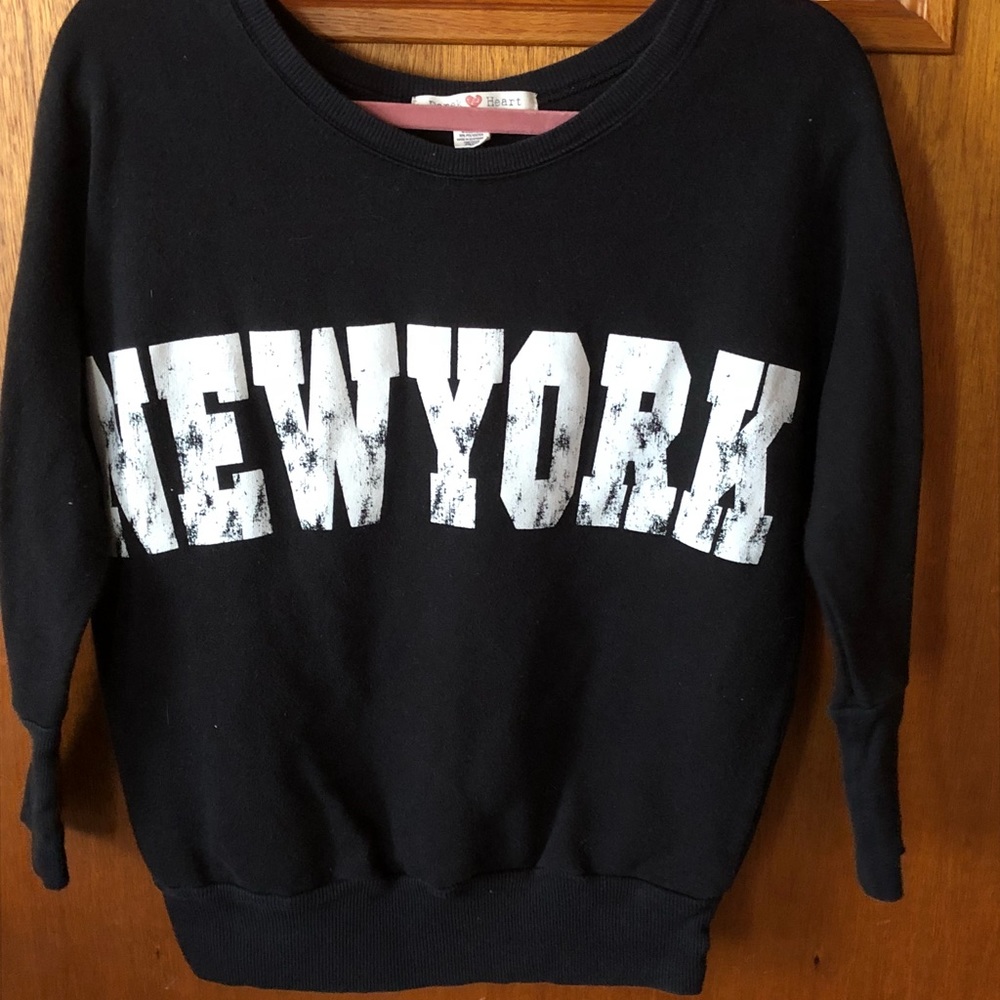Derek Heart Small Black Sweatshirt Crop